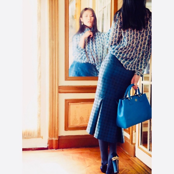 ❤️ TORY BURCH ❤️ COLLECTION SUPER RARE SCARAB BEETLES ELEGANT SILK BLOUSE (NWOT) - Picture 3 of 12